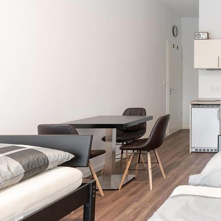Monteurzimmer Berlin Pankow Mit Dachterrasse - Nur 10 Min. Von Der A10 - 3 Zimmer/ 7 Betten Экстерьер фото