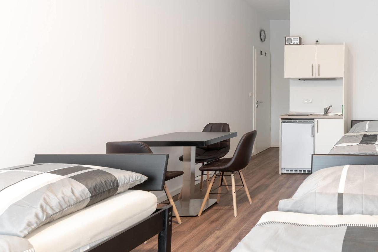 Monteurzimmer Berlin Pankow Mit Dachterrasse - Nur 10 Min. Von Der A10 - 3 Zimmer/ 7 Betten Экстерьер фото