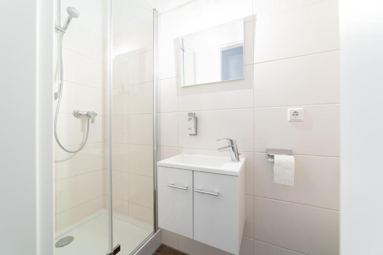 Monteurzimmer Berlin Pankow Mit Dachterrasse - Nur 10 Min. Von Der A10 - 3 Zimmer/ 7 Betten Экстерьер фото