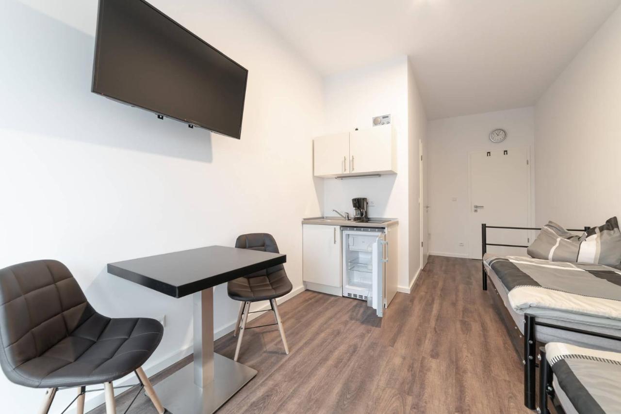 Monteurzimmer Berlin Pankow Mit Dachterrasse - Nur 10 Min. Von Der A10 - 3 Zimmer/ 7 Betten Экстерьер фото